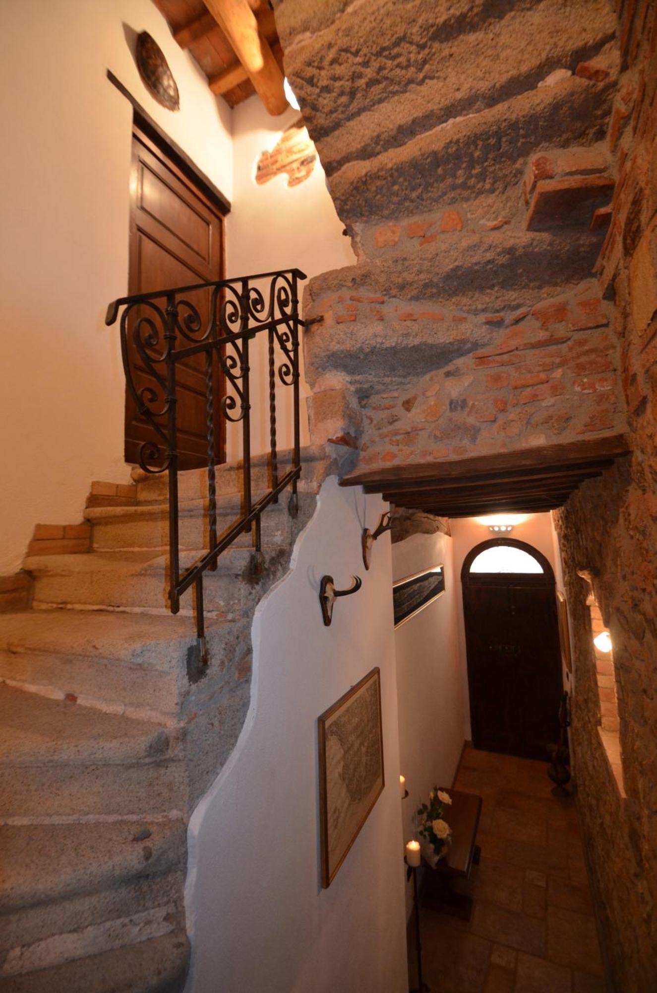 La Divina Dimora Il Castello Degli Spiriti Magni Apartment Montepescali Стая снимка