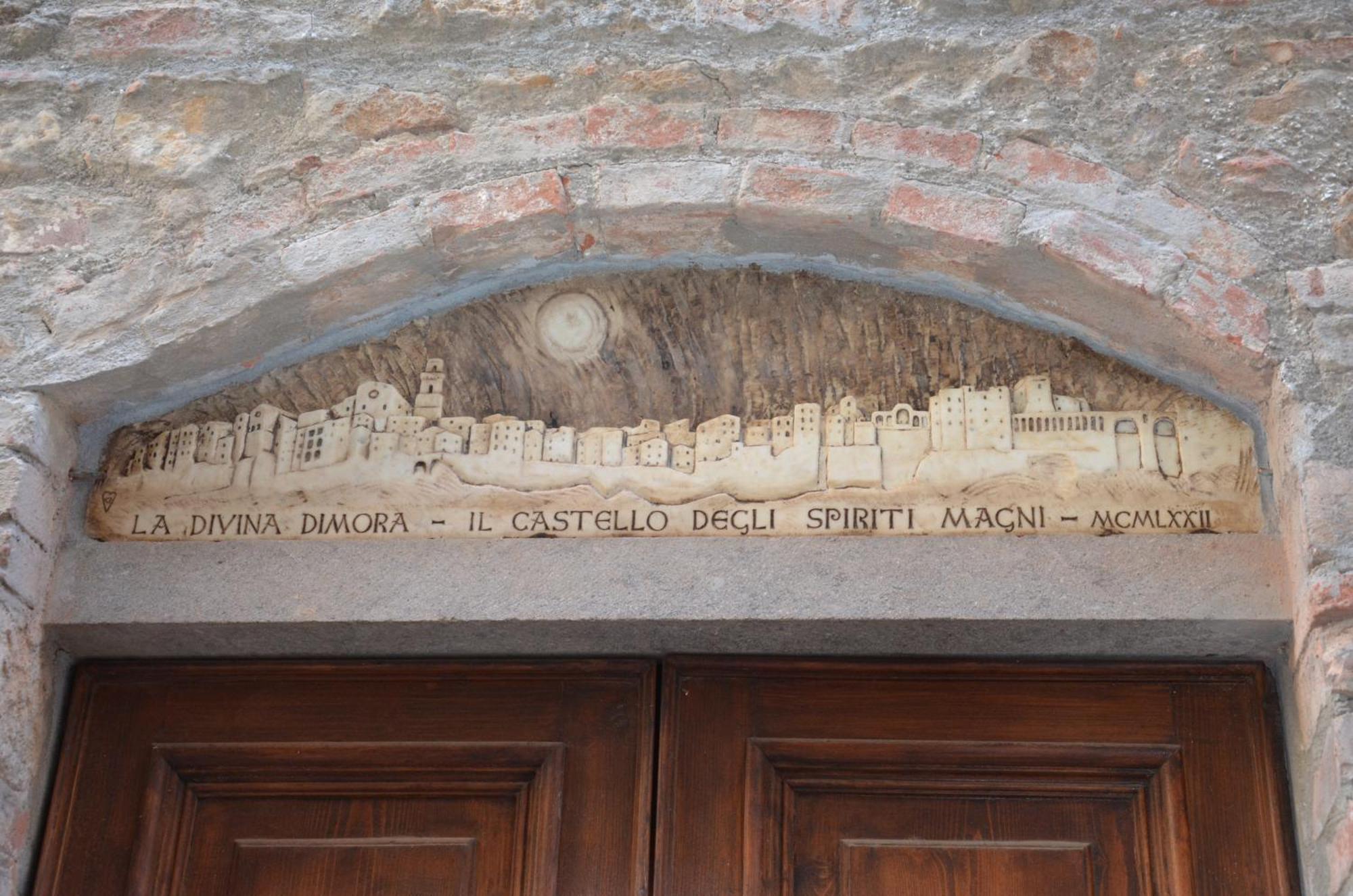 La Divina Dimora Il Castello Degli Spiriti Magni Apartment Montepescali Стая снимка