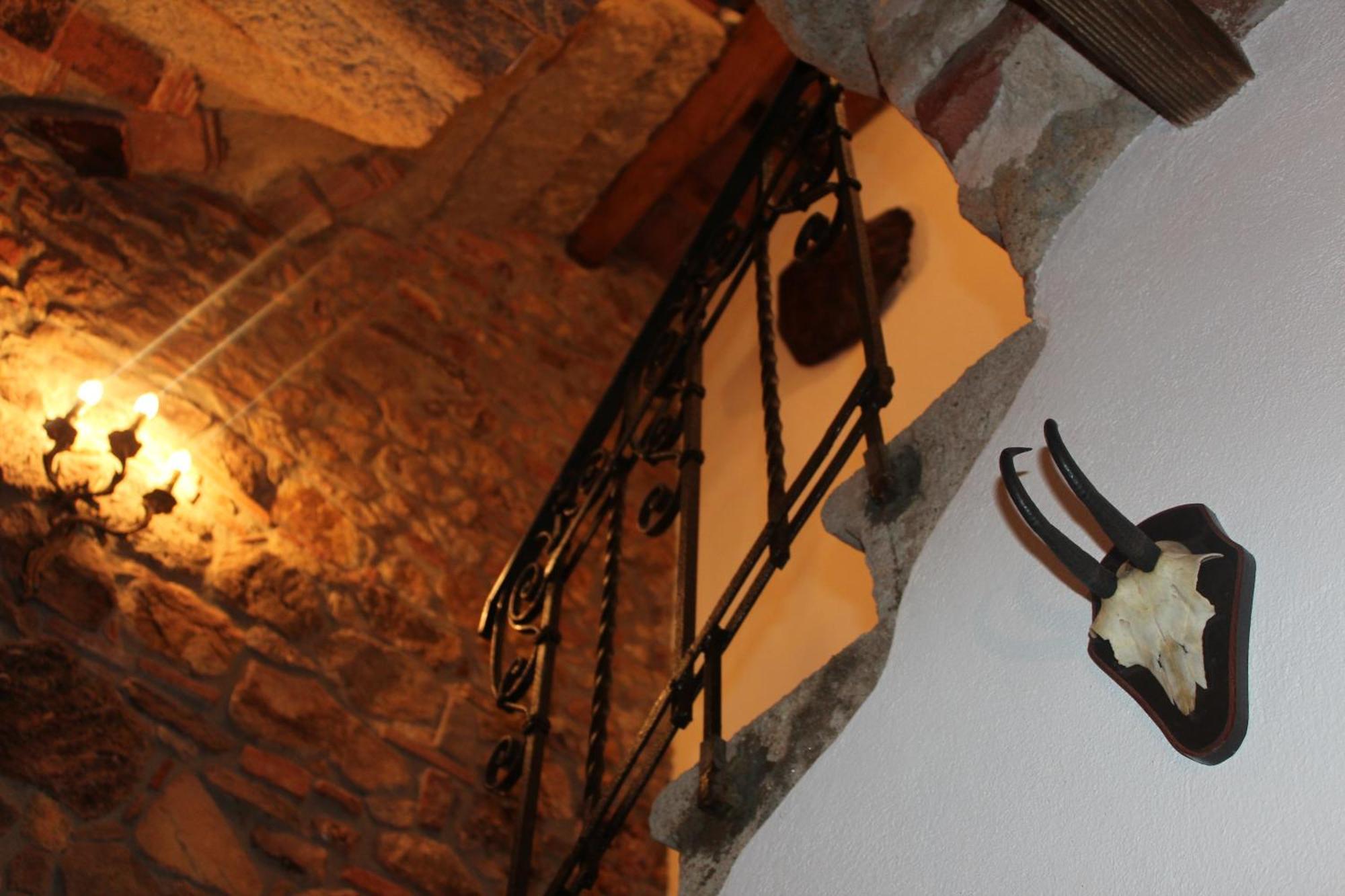 La Divina Dimora Il Castello Degli Spiriti Magni Apartment Montepescali Стая снимка